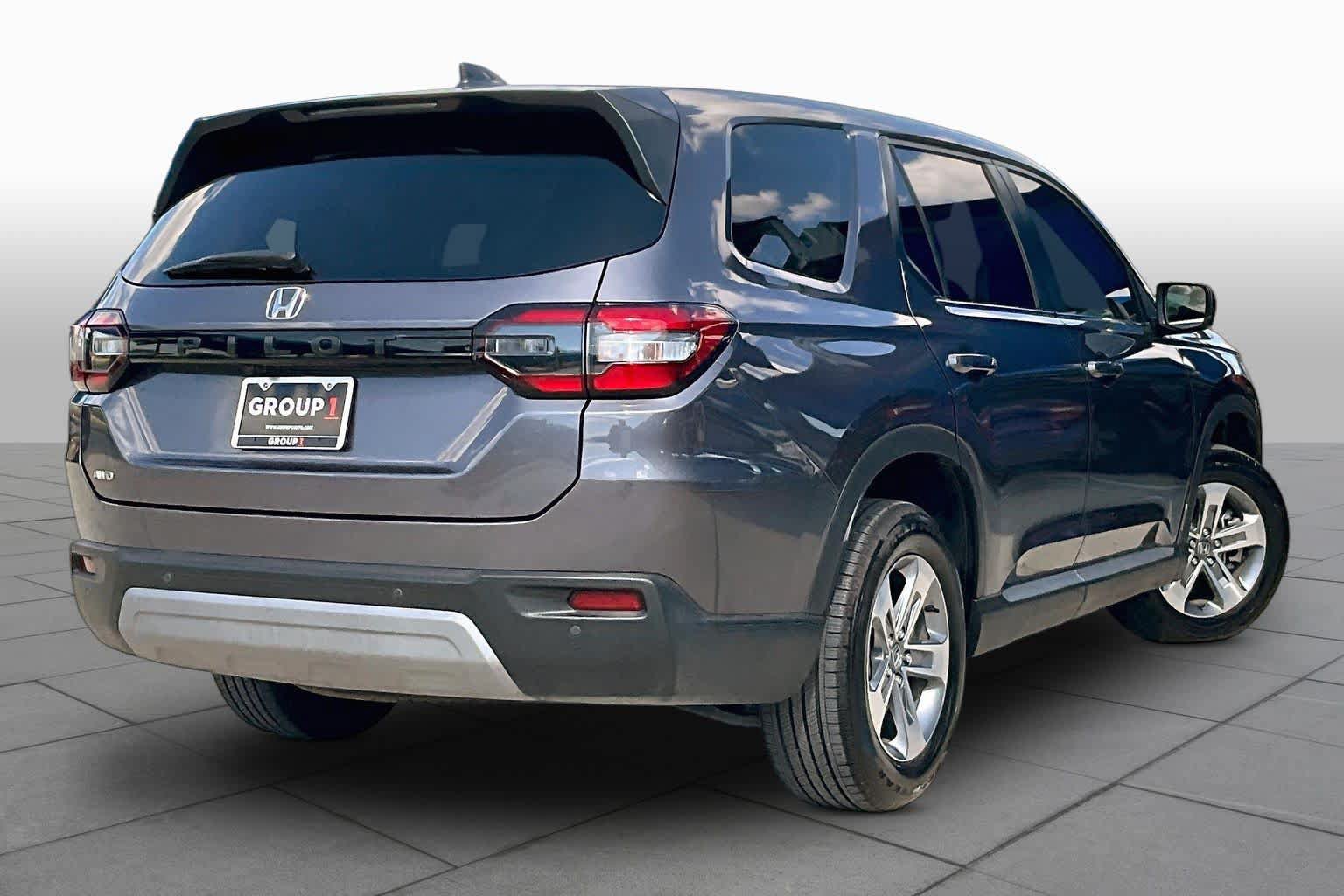 Used 2025 Honda Pilot EX-L image 12