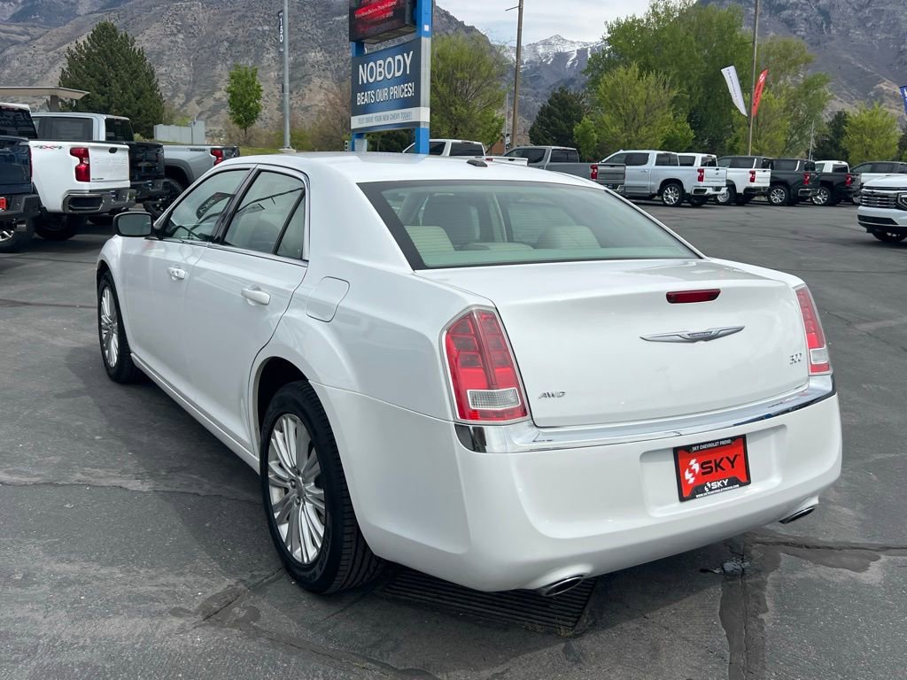 Used 2013 Chrysler 300 AWD w/ Driver Convenience Group image 9