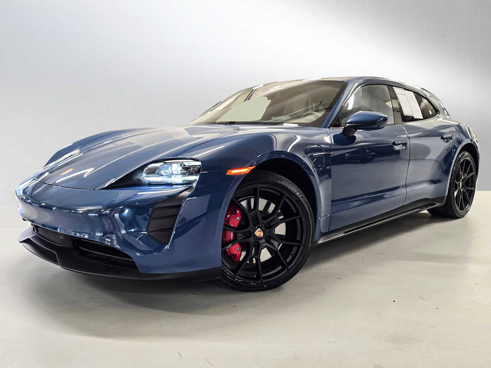 Used 2024 Porsche Taycan GTS image 1