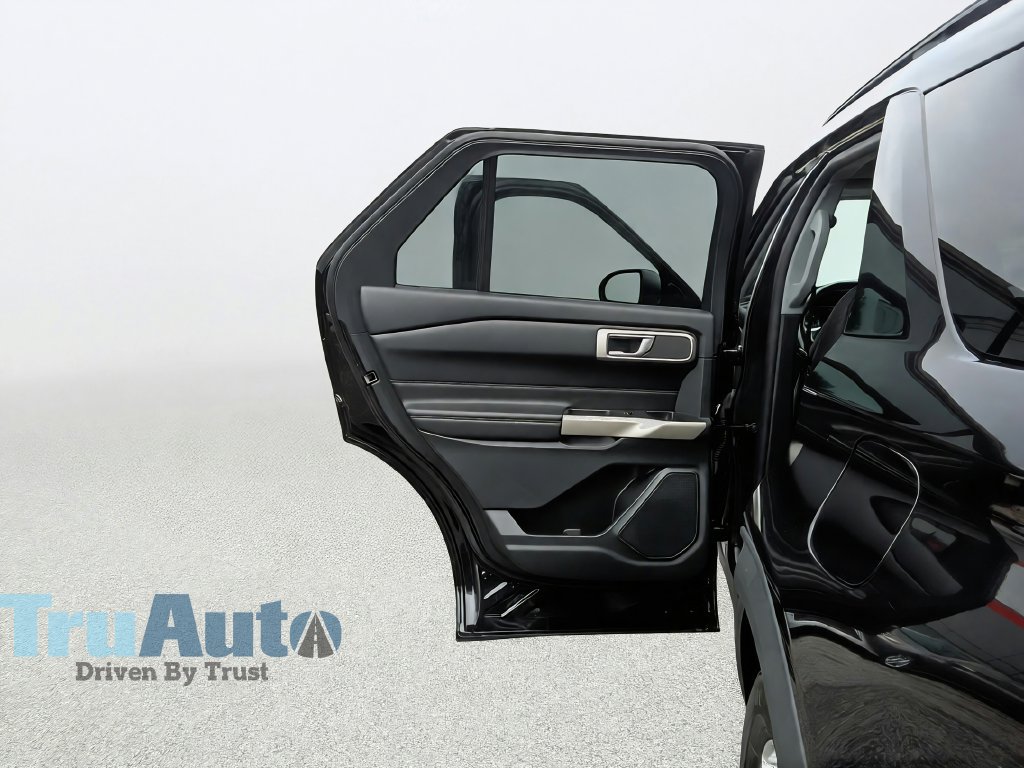 Used 2022 Ford Explorer XLT RWD image 37