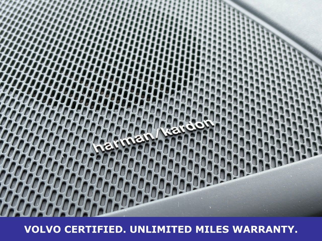 Certified 2024 Volvo XC60 T8 Plus w/ Protection Package Premier image 25