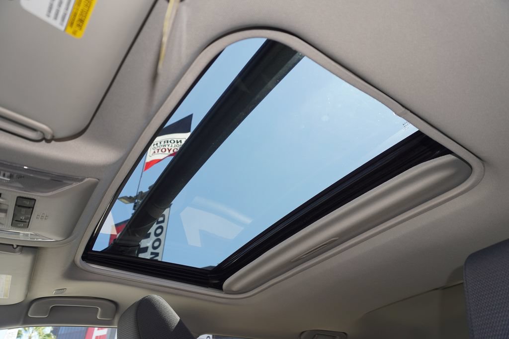 Used 2025 Toyota RAV4 XLE w/ Convenience Package FWD image 22