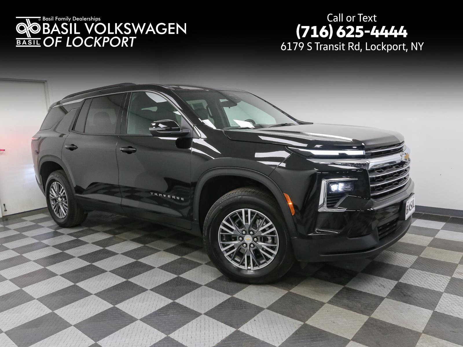 Used 2025 Chevrolet Traverse LT