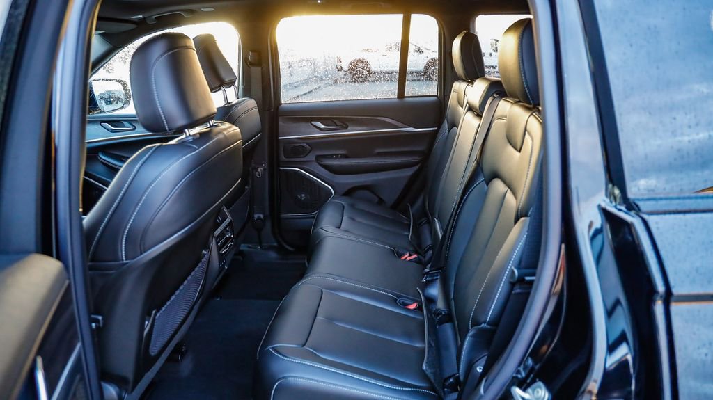 New 2026 Jeep Grand Cherokee Limited AWD/4WD image 23