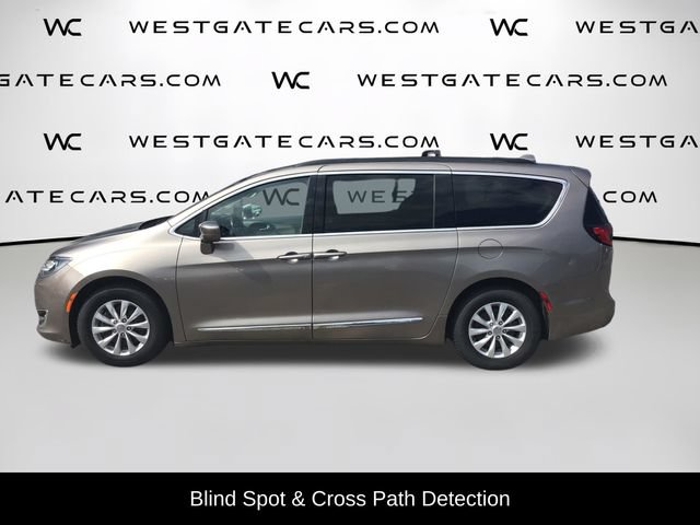 Used 2017 Chrysler Pacifica Touring-L FWD image 5