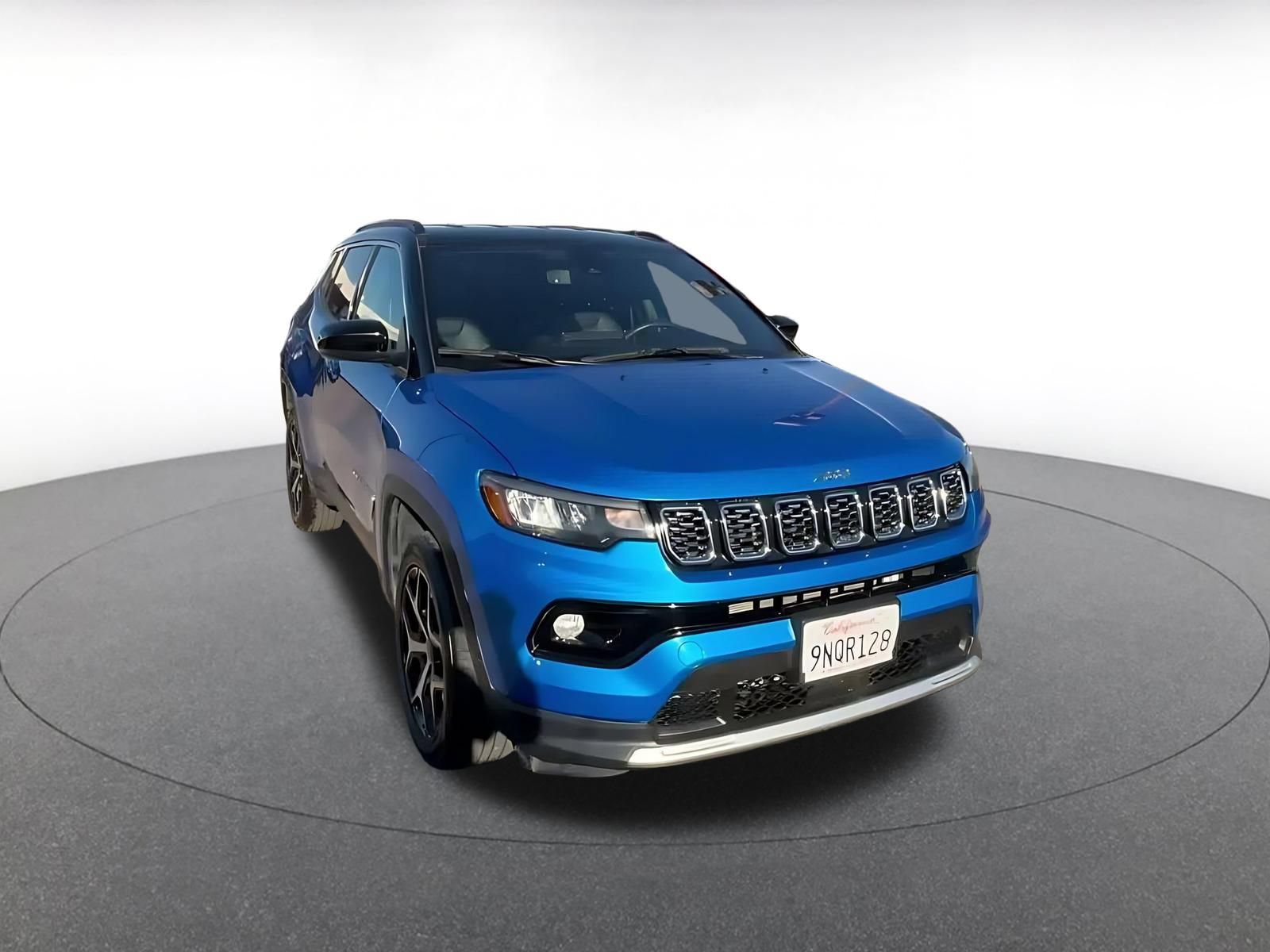 Used 2025 Jeep Compass Limited AWD/4WD image 3