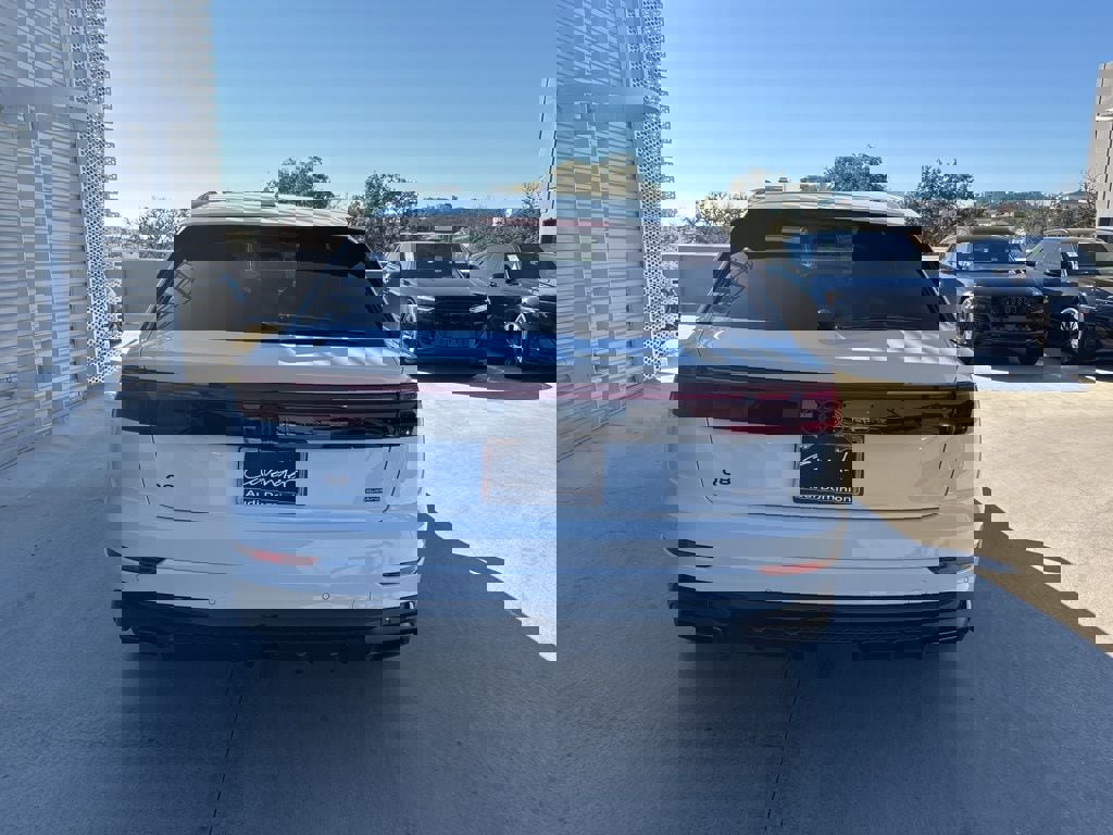 New 2026 Audi Q8 Premium Plus image 7