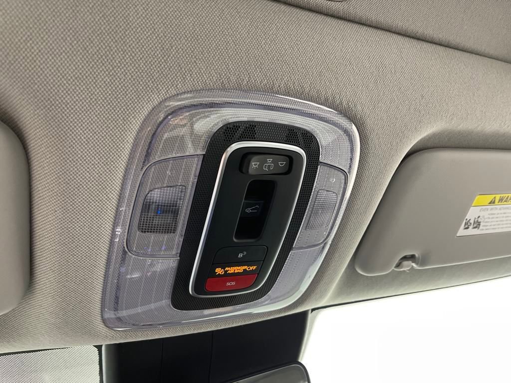 New 2025 Hyundai Elantra Limited image 30