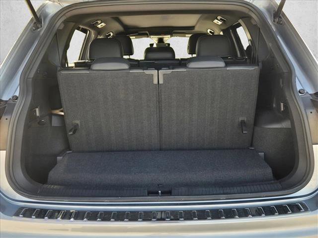 Used 2023 Volkswagen Tiguan SE R-Line image 6