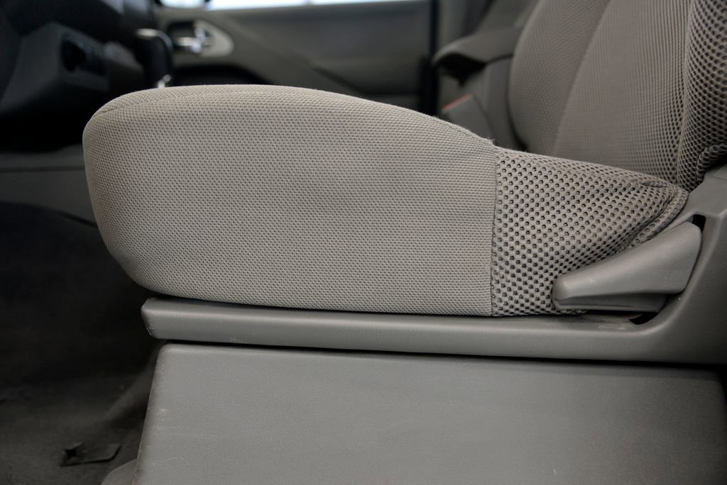 Used 2020 Nissan Frontier SV w/ Midnight Edition Floor Mats image 16