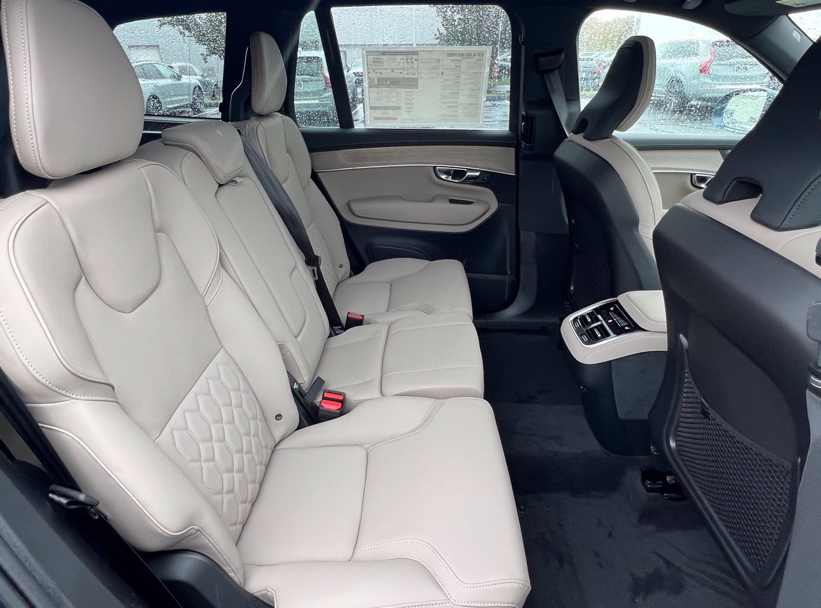 New 2026 Volvo XC90 B6 Plus w/ Protection Package Premier AWD/4WD image 18