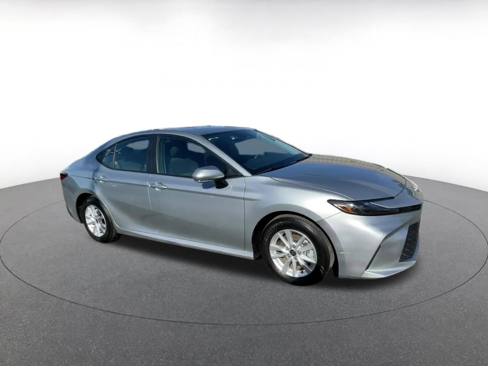 Used 2025 Toyota Camry LE image 2