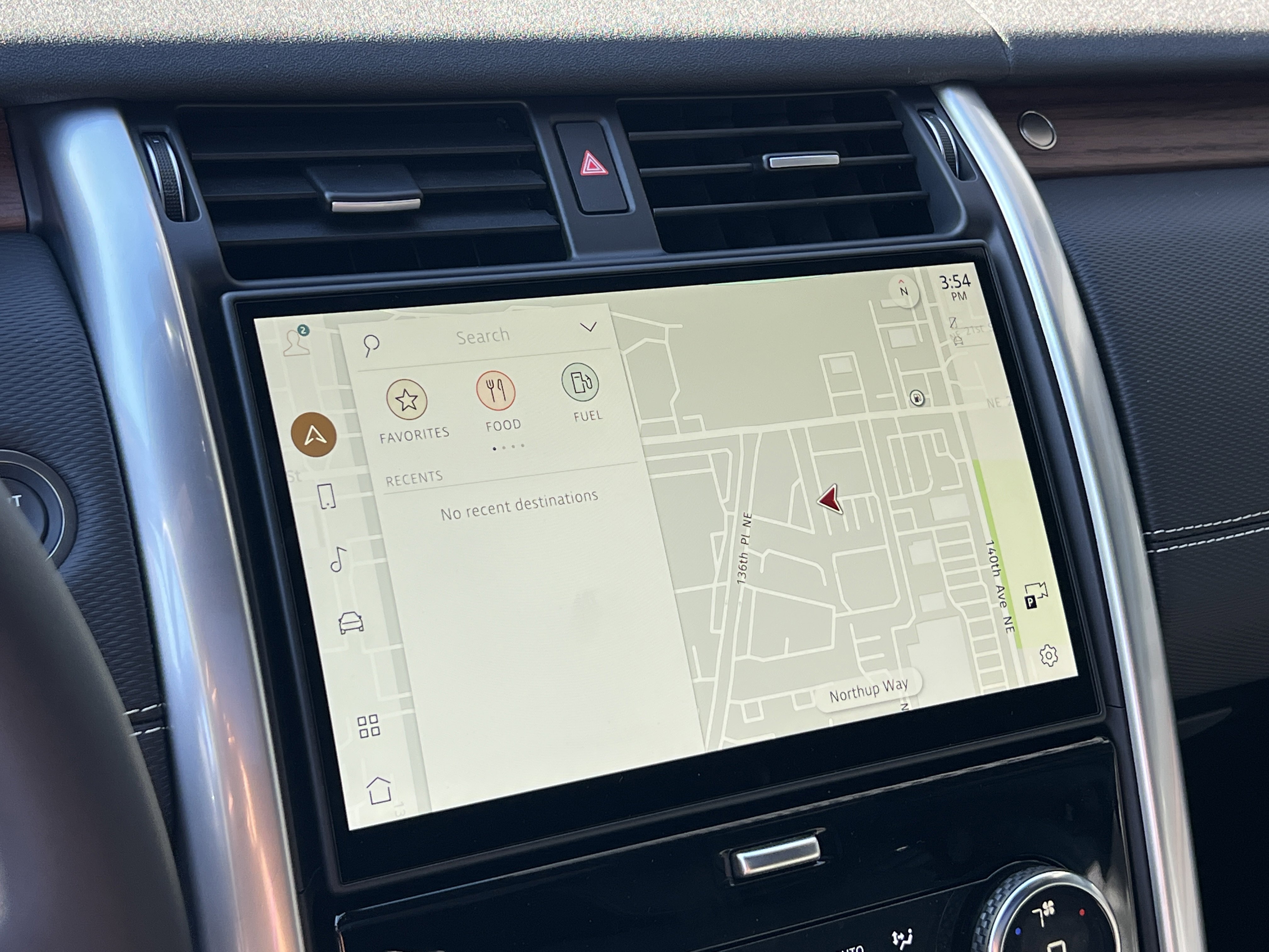 New 2024 Land Rover Discovery Dynamic SE image 24