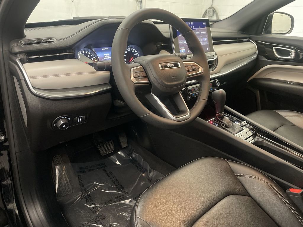 Used 2024 Jeep Compass Limited image 21