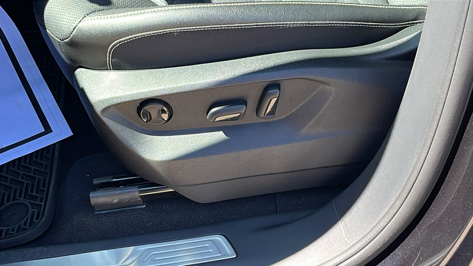 Used 2024 Volkswagen Atlas SE w/ Black Wheel Package image 11