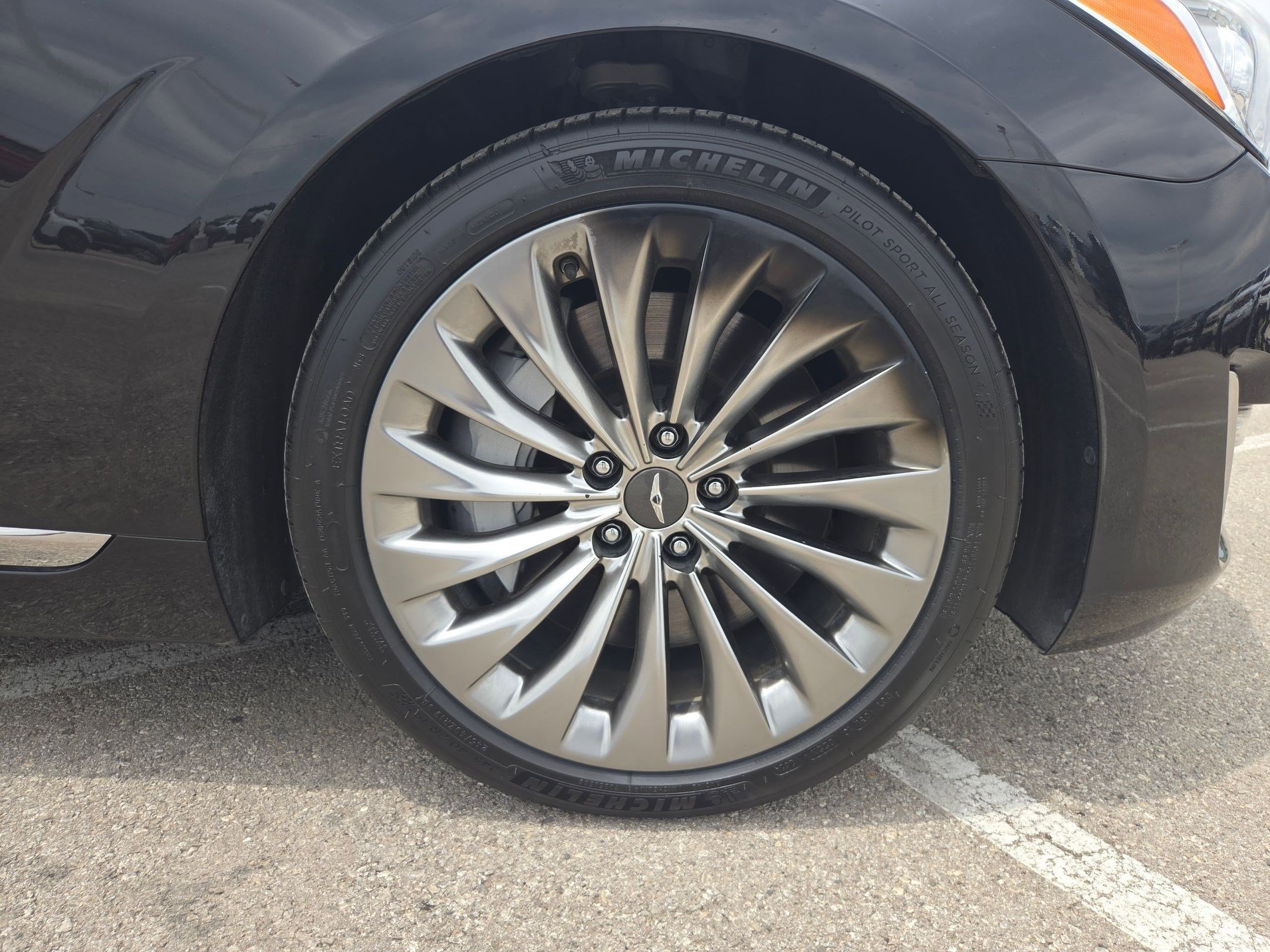 Used 2018 Genesis G90 5.0 Ultimate image 32