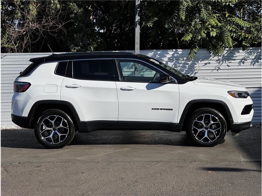 Used 2025 Jeep Compass Limited AWD/4WD image 13