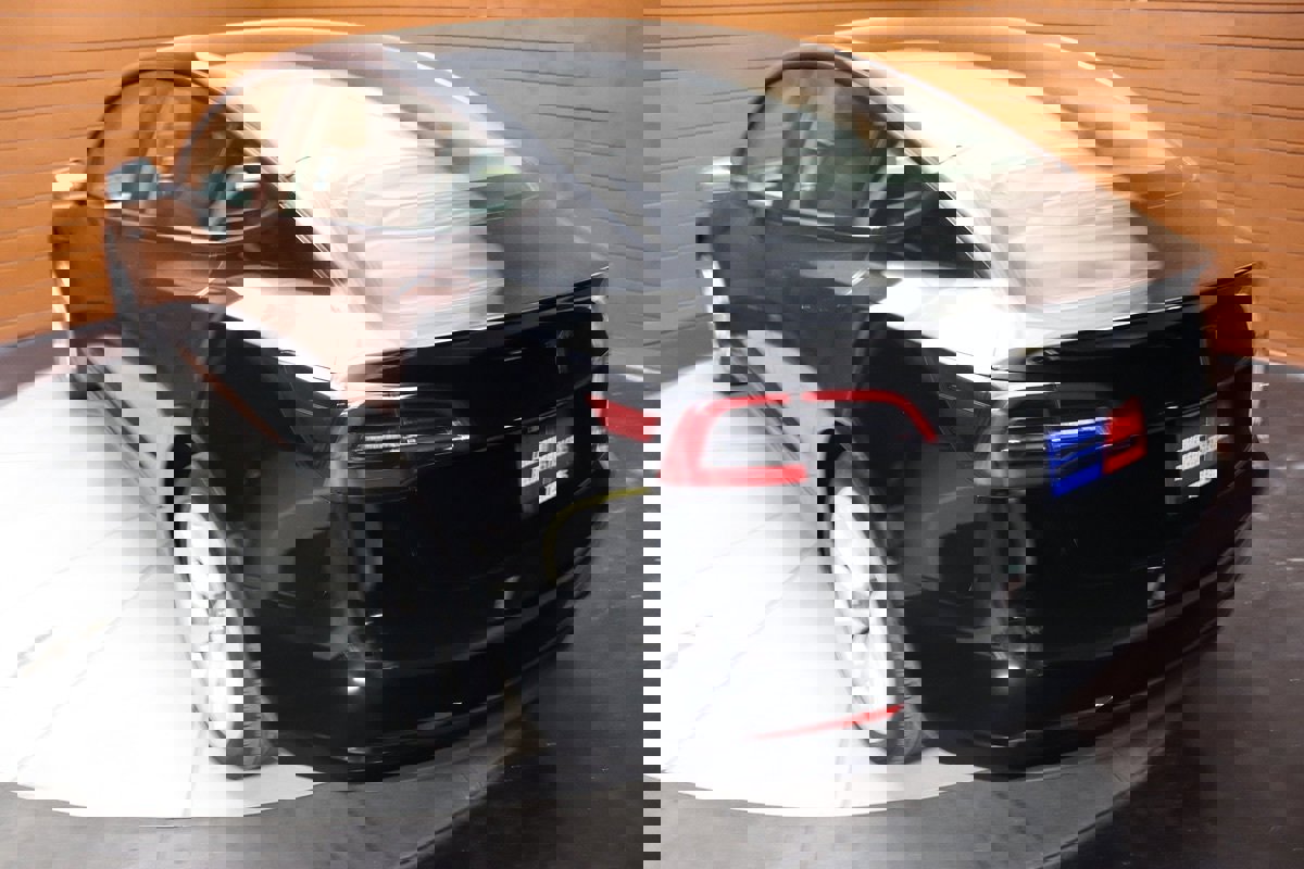 Used 2023 Tesla Model 3 Standard Range image 11