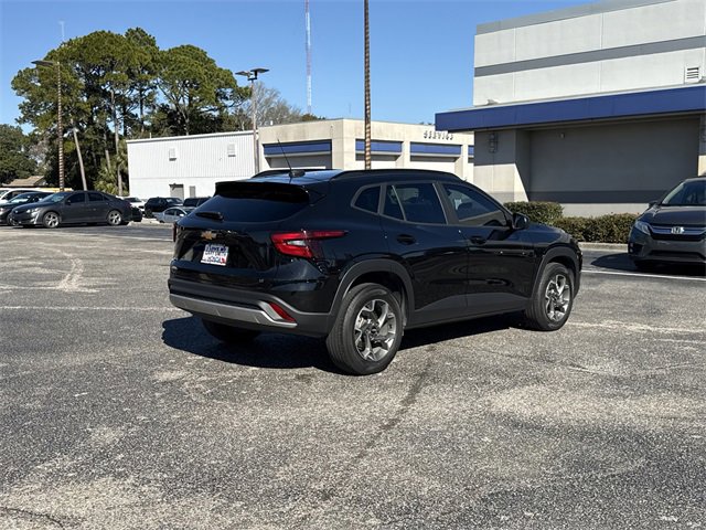 Used 2024 Chevrolet Trax LT w/ LT Convenience Package image 5