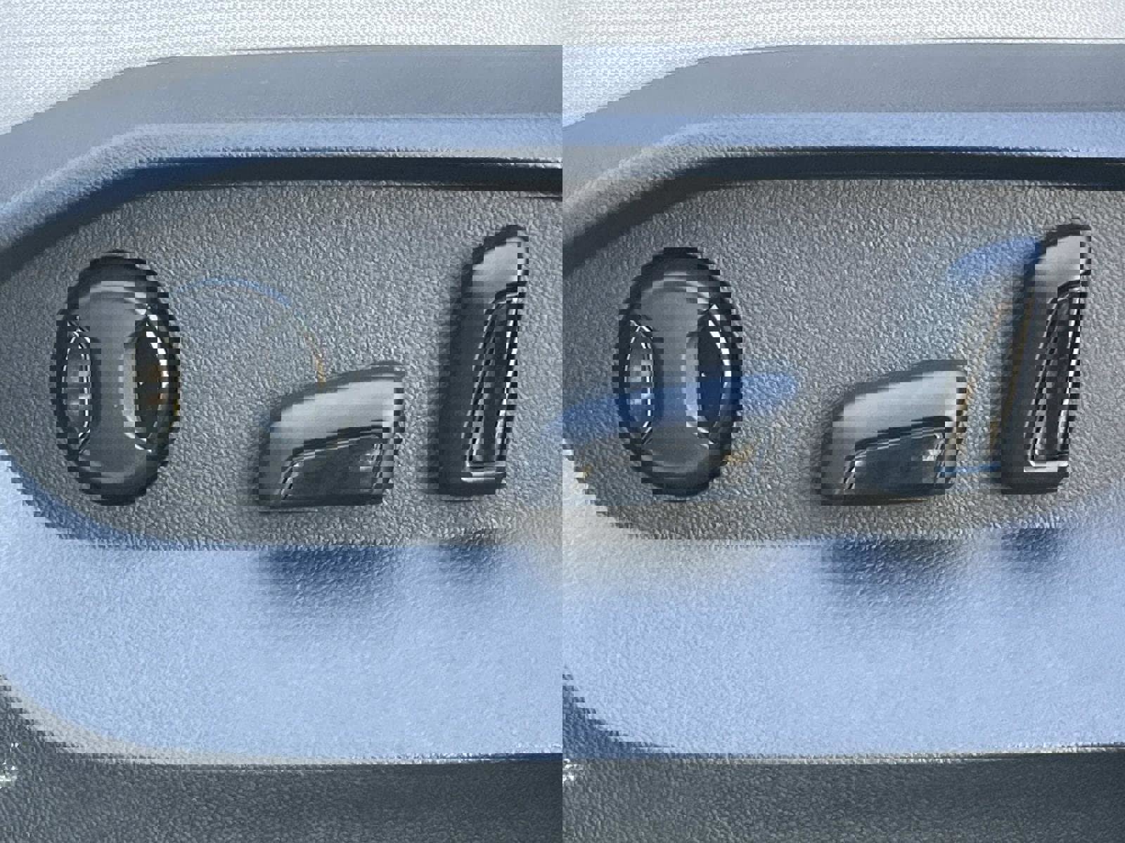 Certified 2025 Volkswagen Taos SE w/ Black Wheel Package FWD image 17