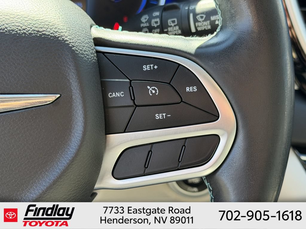 Used 2018 Chrysler Pacifica Touring-L FWD image 24