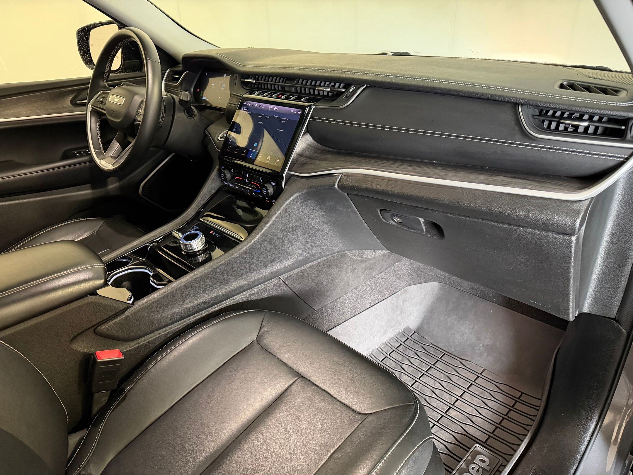 Used 2021 Jeep Grand Cherokee L Limited AWD/4WD image 34