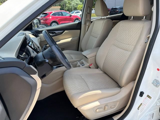 Used 2017 Nissan Rogue SV AWD/4WD image 14
