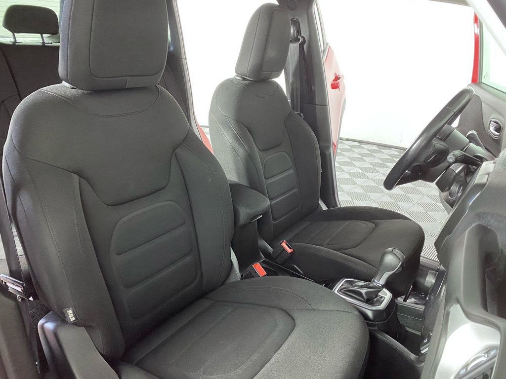 Used 2019 Jeep Renegade Latitude w/ Cold Weather Group AWD/4WD image 24