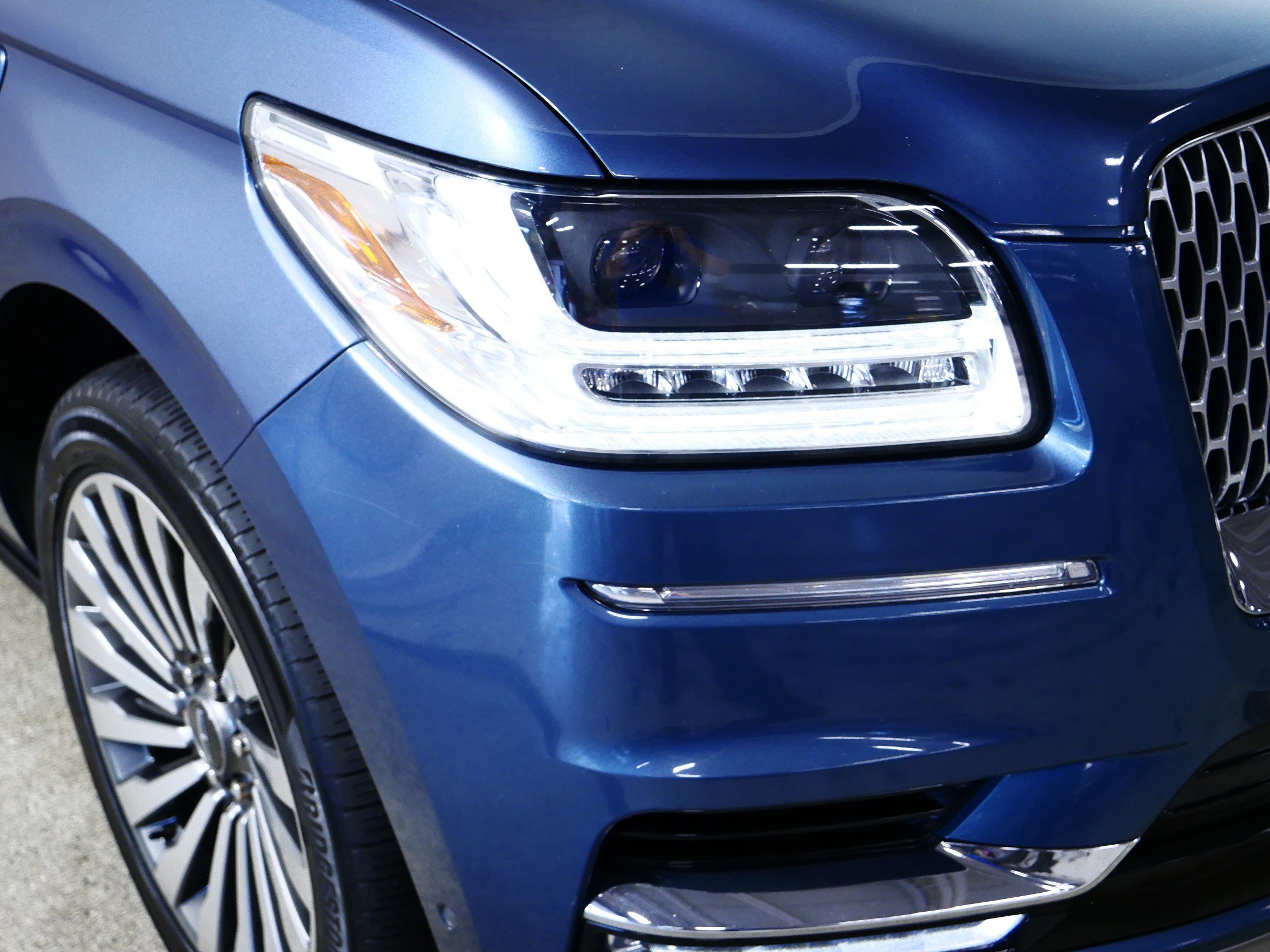Used 2018 Lincoln Navigator Reserve w/ Technology Package AWD/4WD image 16