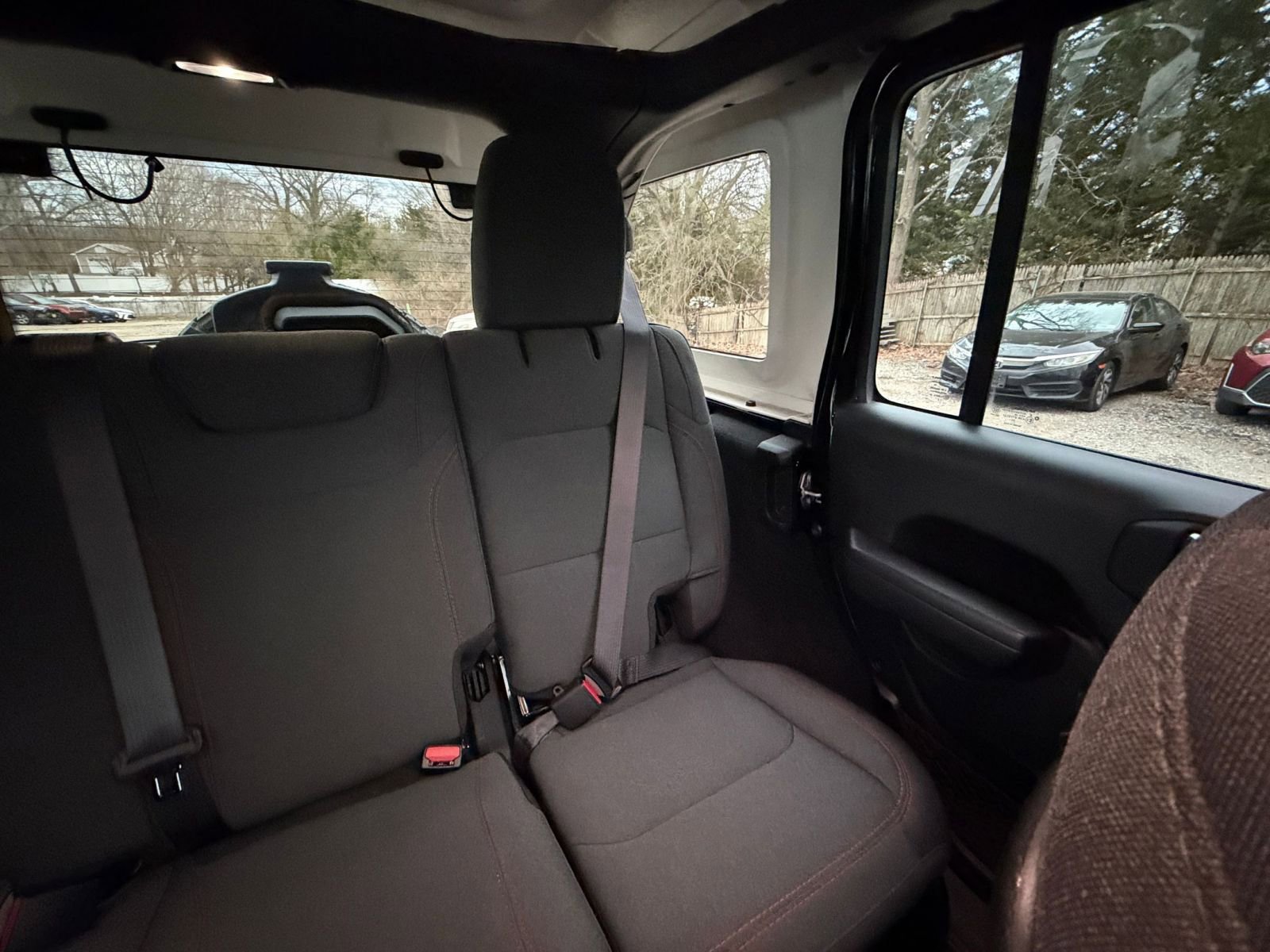 Used 2025 Jeep Wrangler Unlimited Rubicon AWD/4WD image 37
