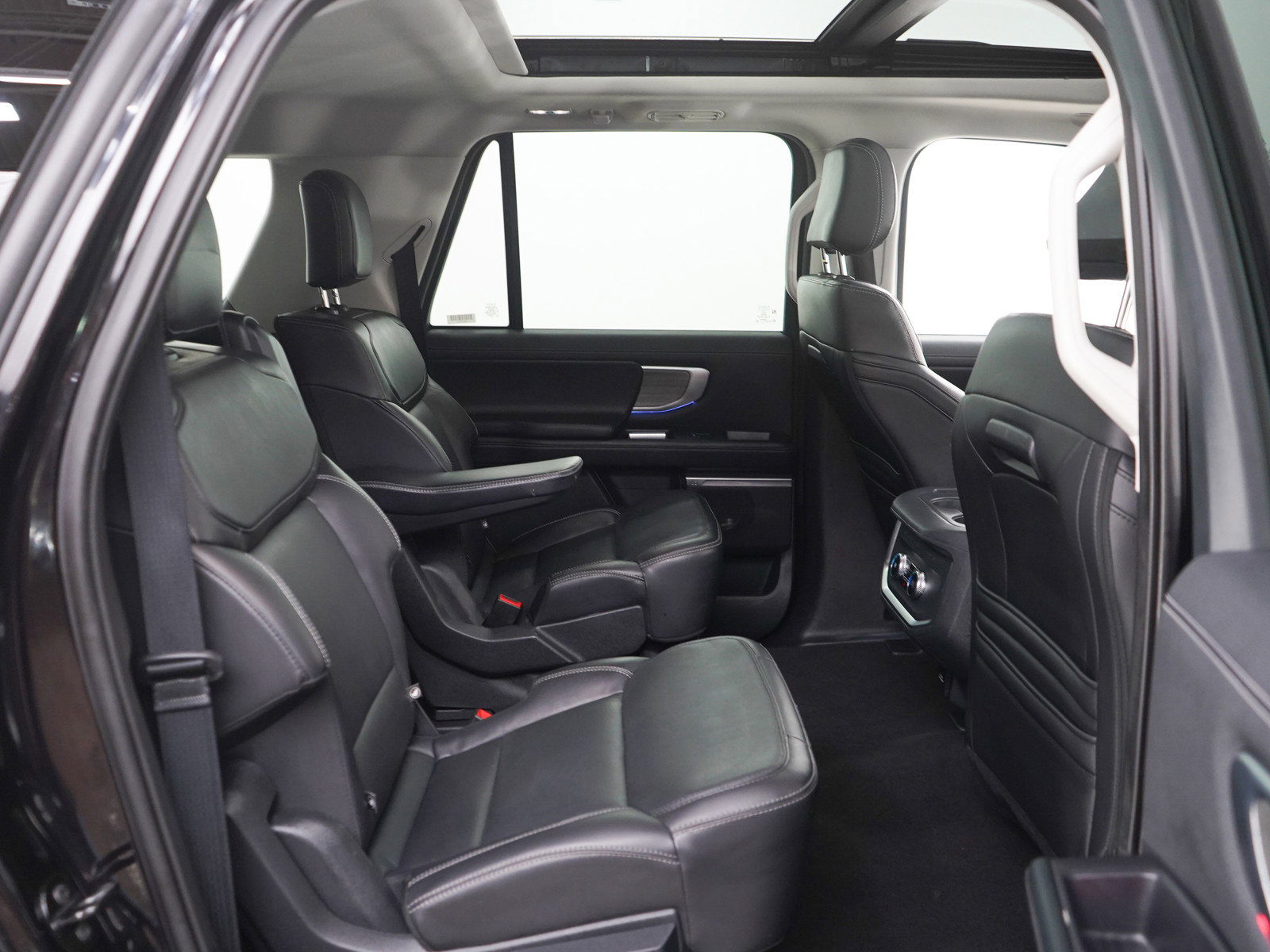 Used 2025 Ford Expedition Max Platinum AWD/4WD image 12