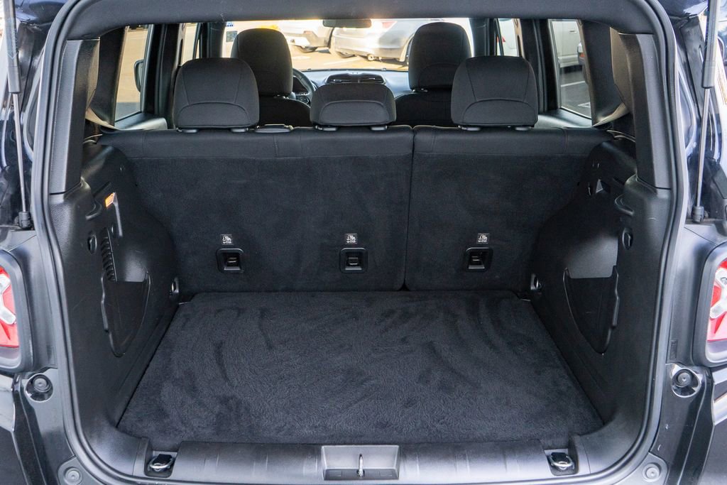 Used 2021 Jeep Renegade Latitude image 18