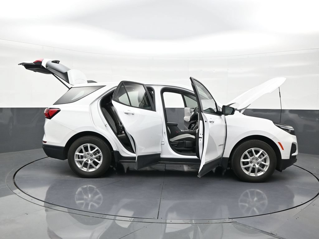 Used 2024 Chevrolet Equinox LS w/ Driver Confidence II Package FWD image 29