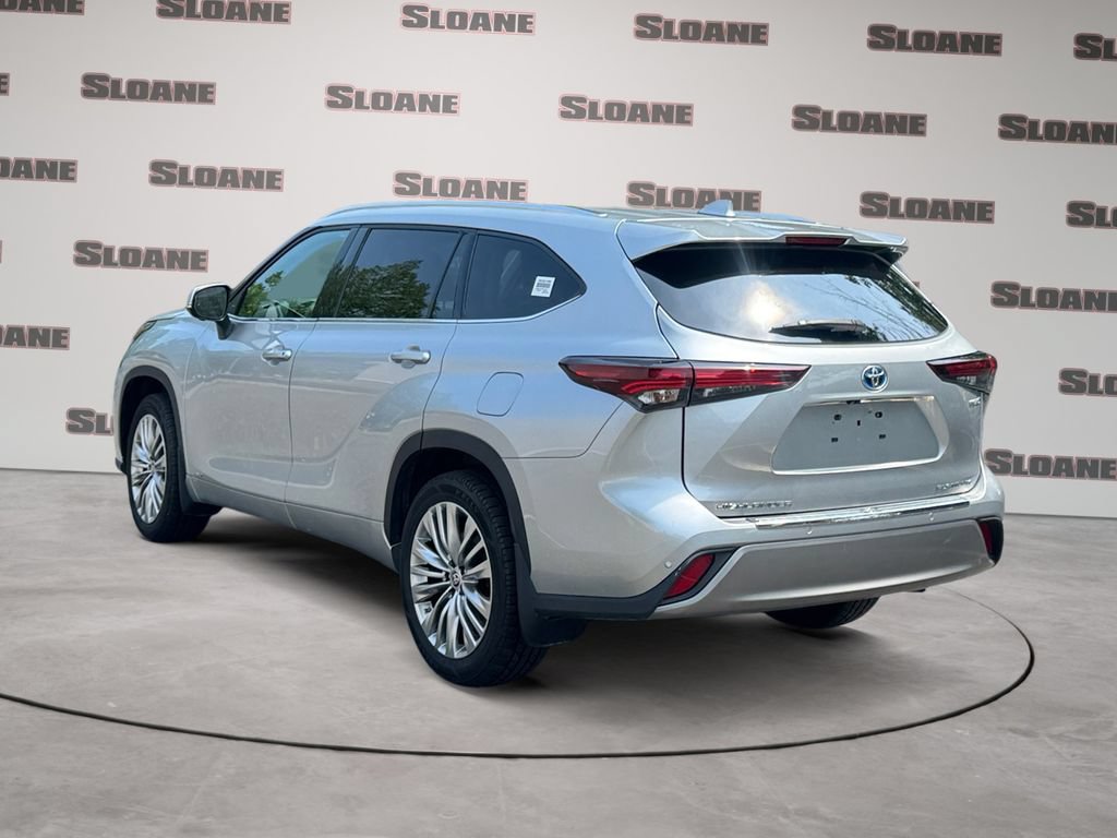 Used 2024 Toyota Highlander Platinum AWD/4WD image 3