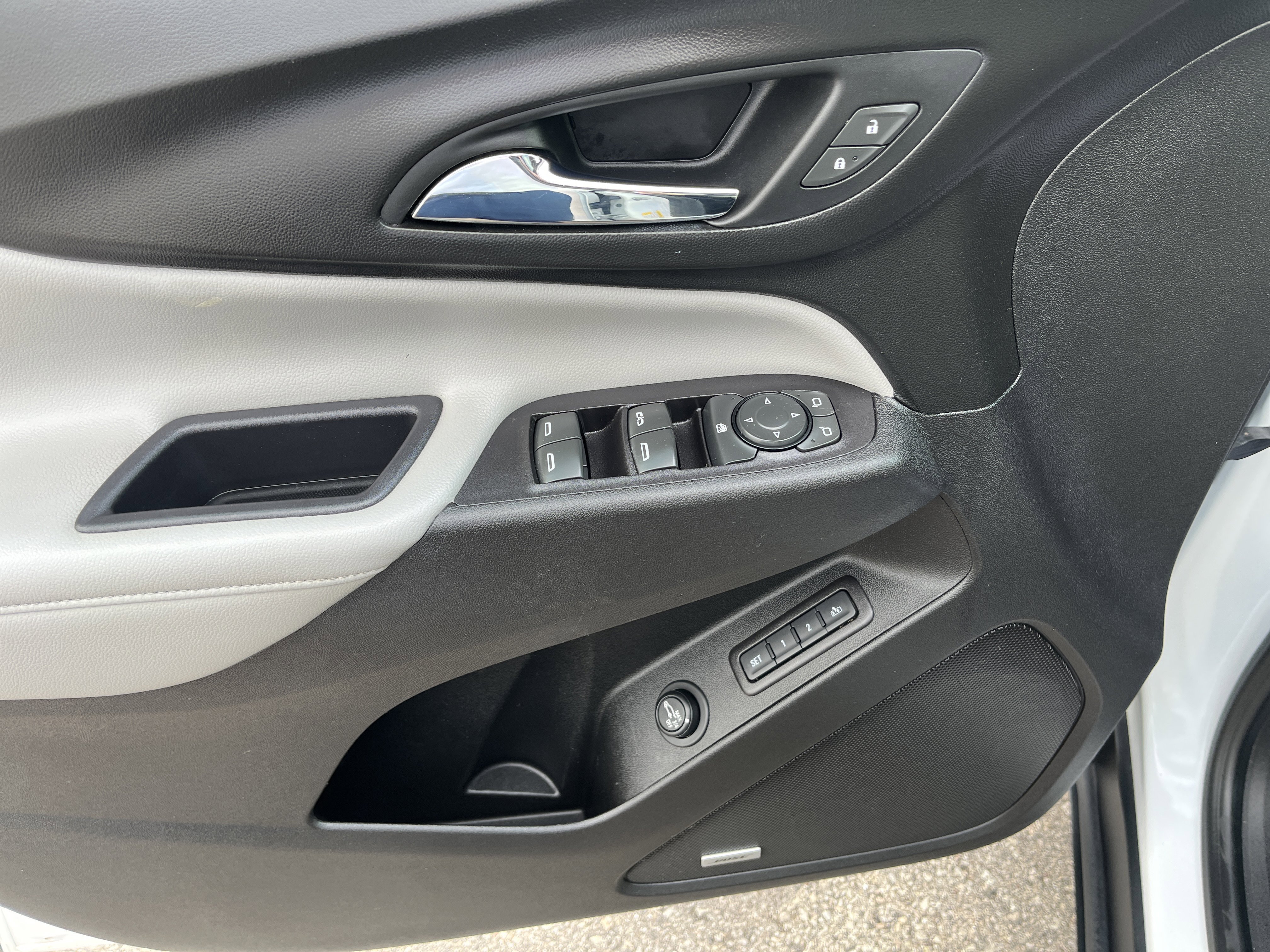 Used 2020 Chevrolet Equinox Premier AWD/4WD image 6
