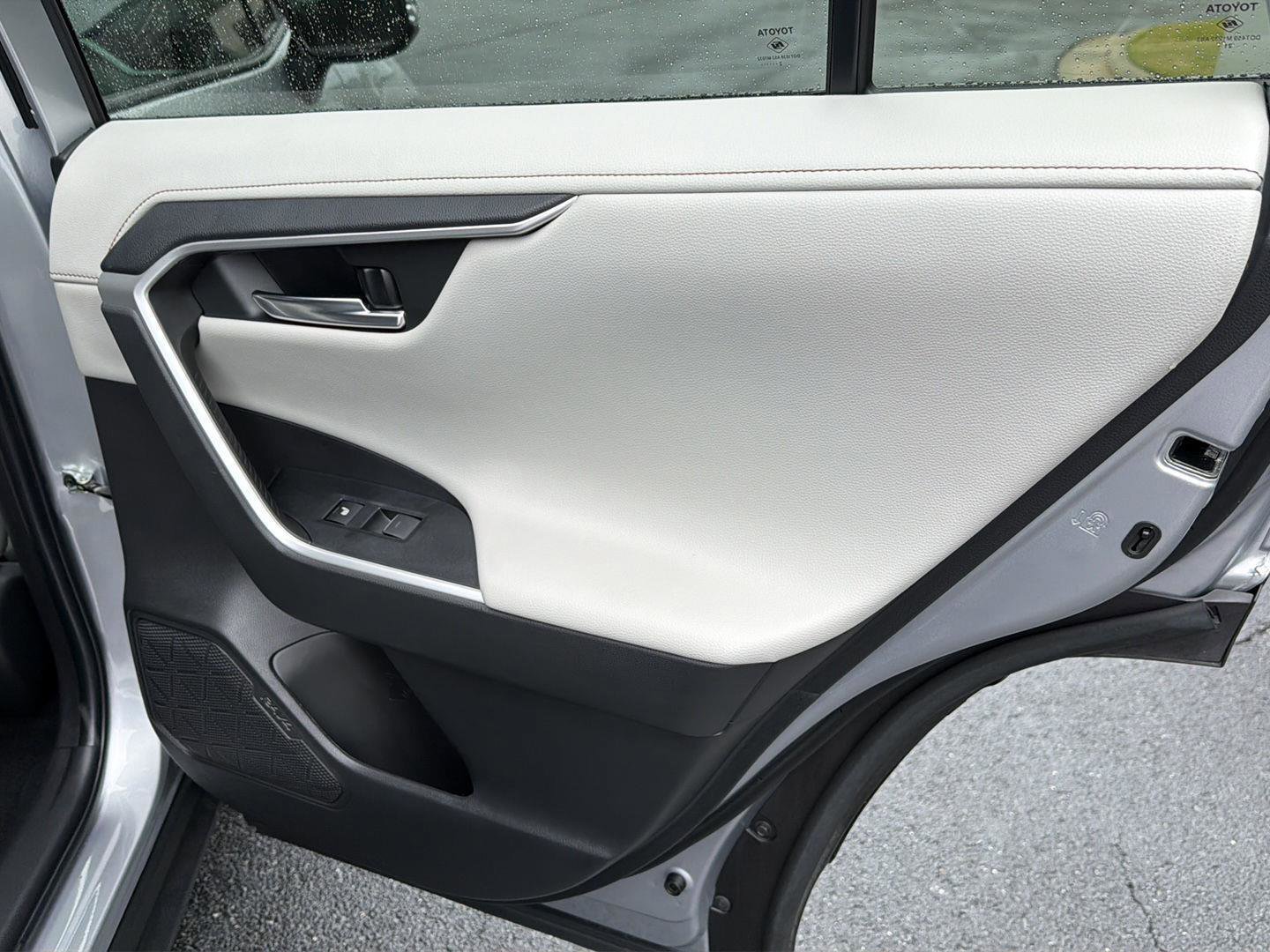 Used 2022 Toyota RAV4 Limited FWD image 16