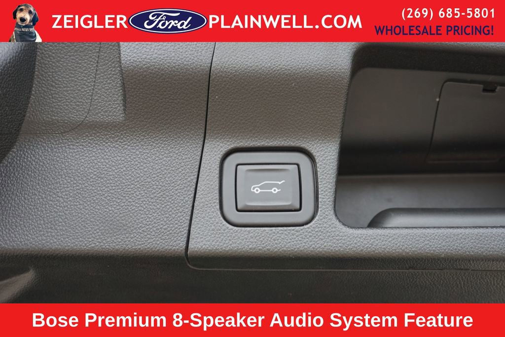 Used 2023 GMC Acadia SLT w/ Elevation Edition image 11