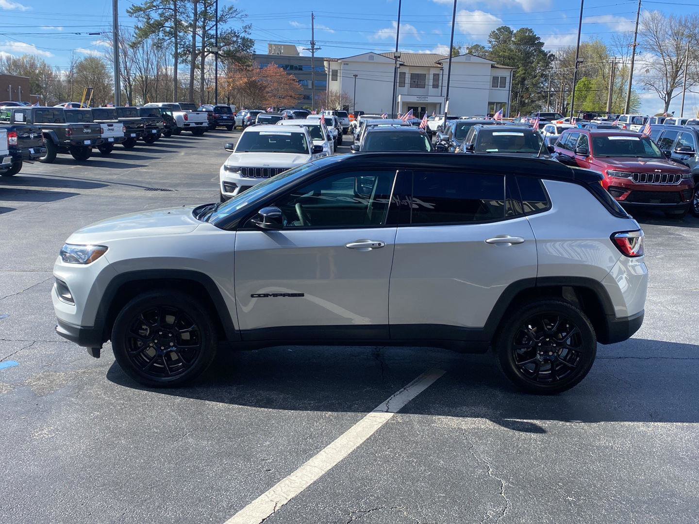 Used 2024 Jeep Compass Latitude w/ Altitude Special Edition image 8