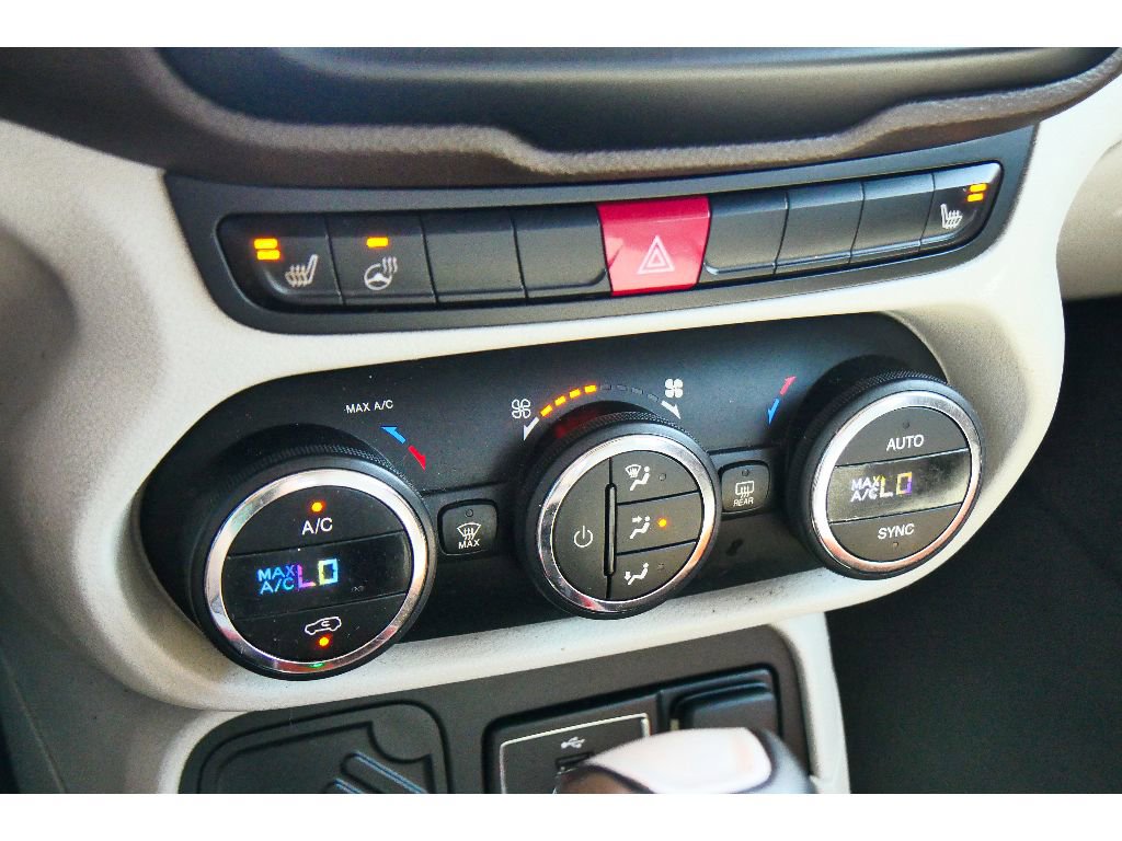 Used 2016 Jeep Renegade Limited FWD image 22