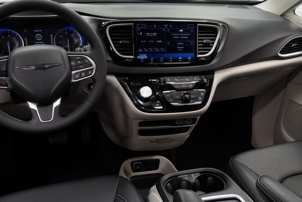 Certified 2024 Chrysler Pacifica Touring-L FWD image 28