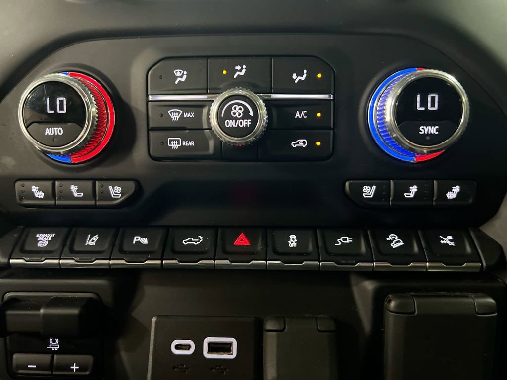 Used 2022 GMC Sierra 2500 Denali w/ Denali Black Diamond Edition image 17