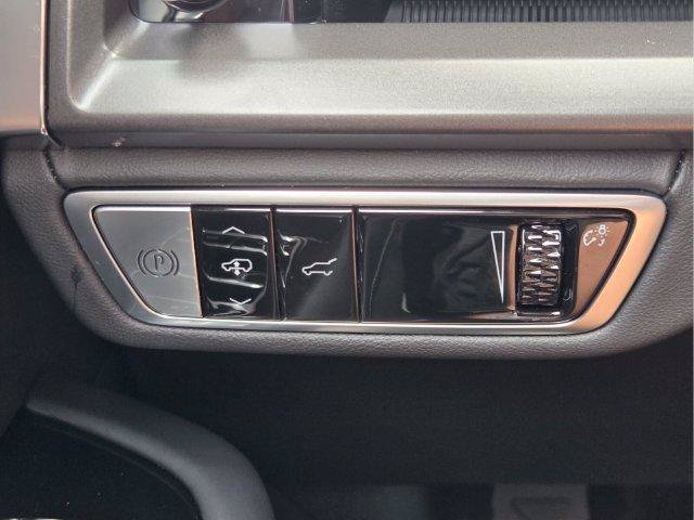 New 2027 Cadillac Vistiq Platinum AWD/4WD image 32