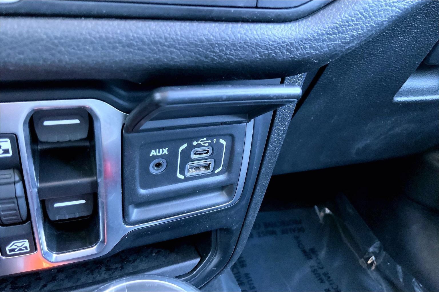 Certified 2024 Jeep Gladiator Sport AWD/4WD image 28