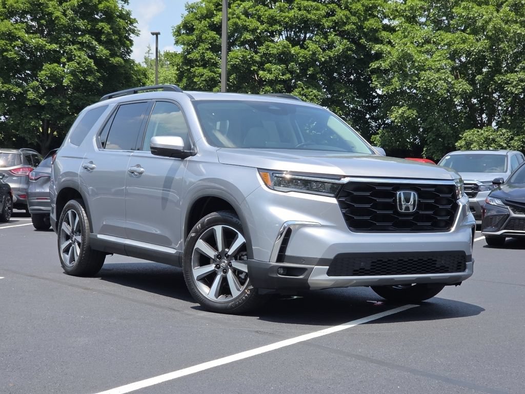 Certified 2023 Honda Pilot Touring image 2