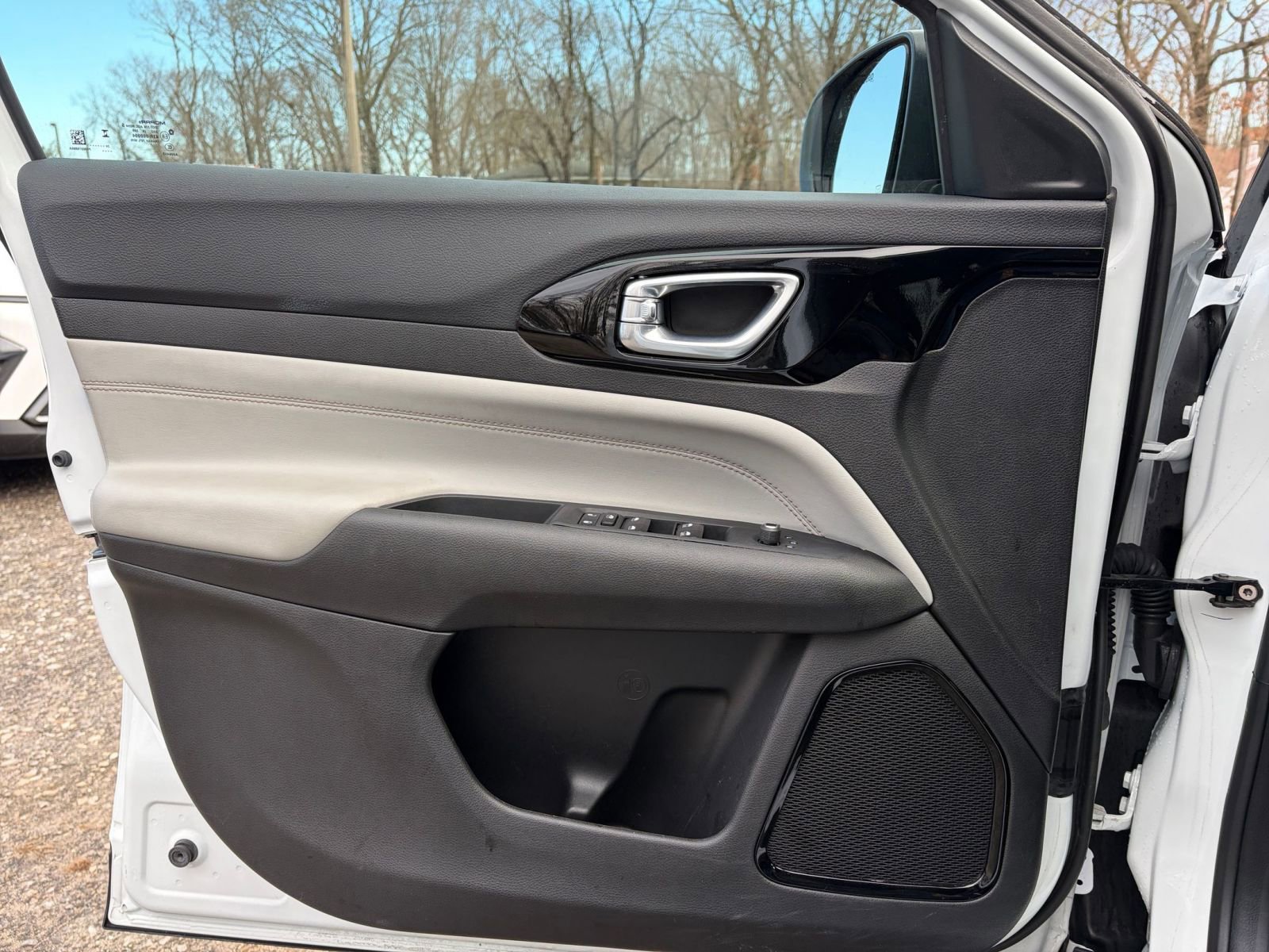 Used 2025 Jeep Compass Limited image 18