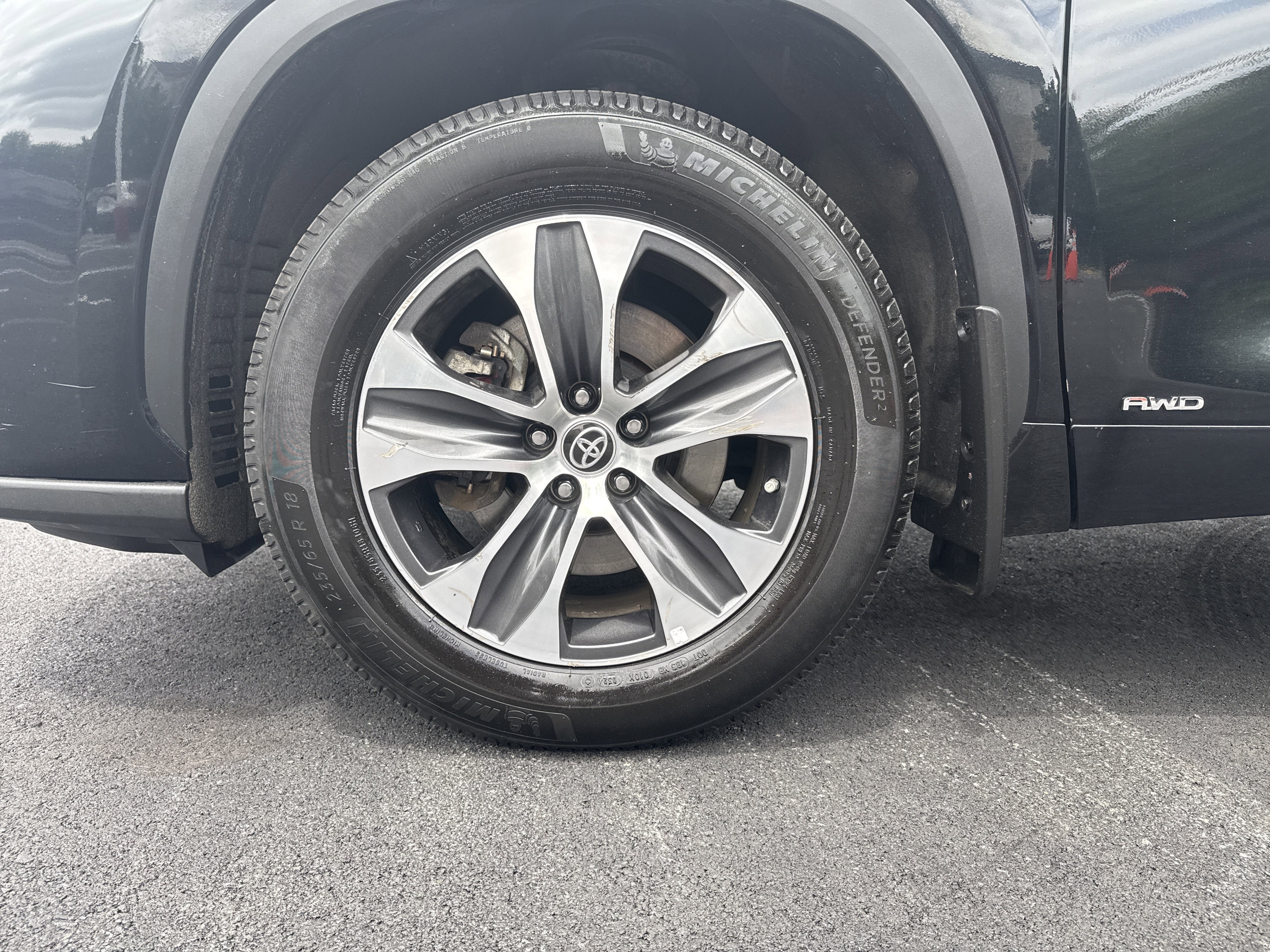 Used 2022 Toyota Highlander XLE AWD/4WD image 37