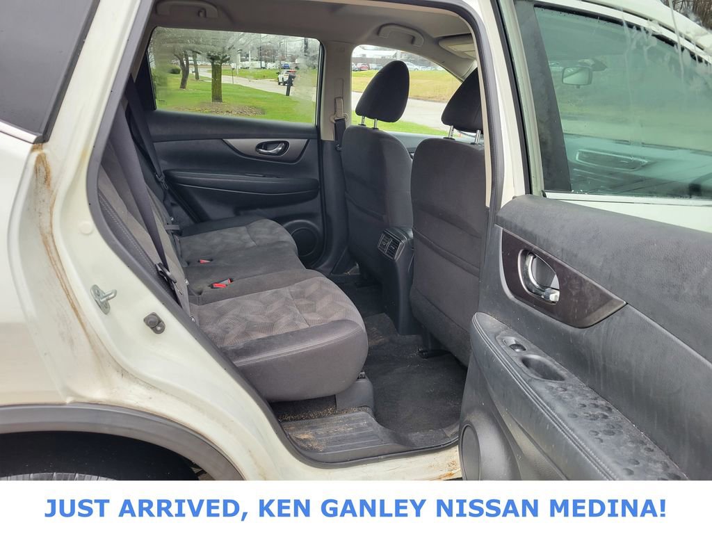 Used 2016 Nissan Rogue SV image 18