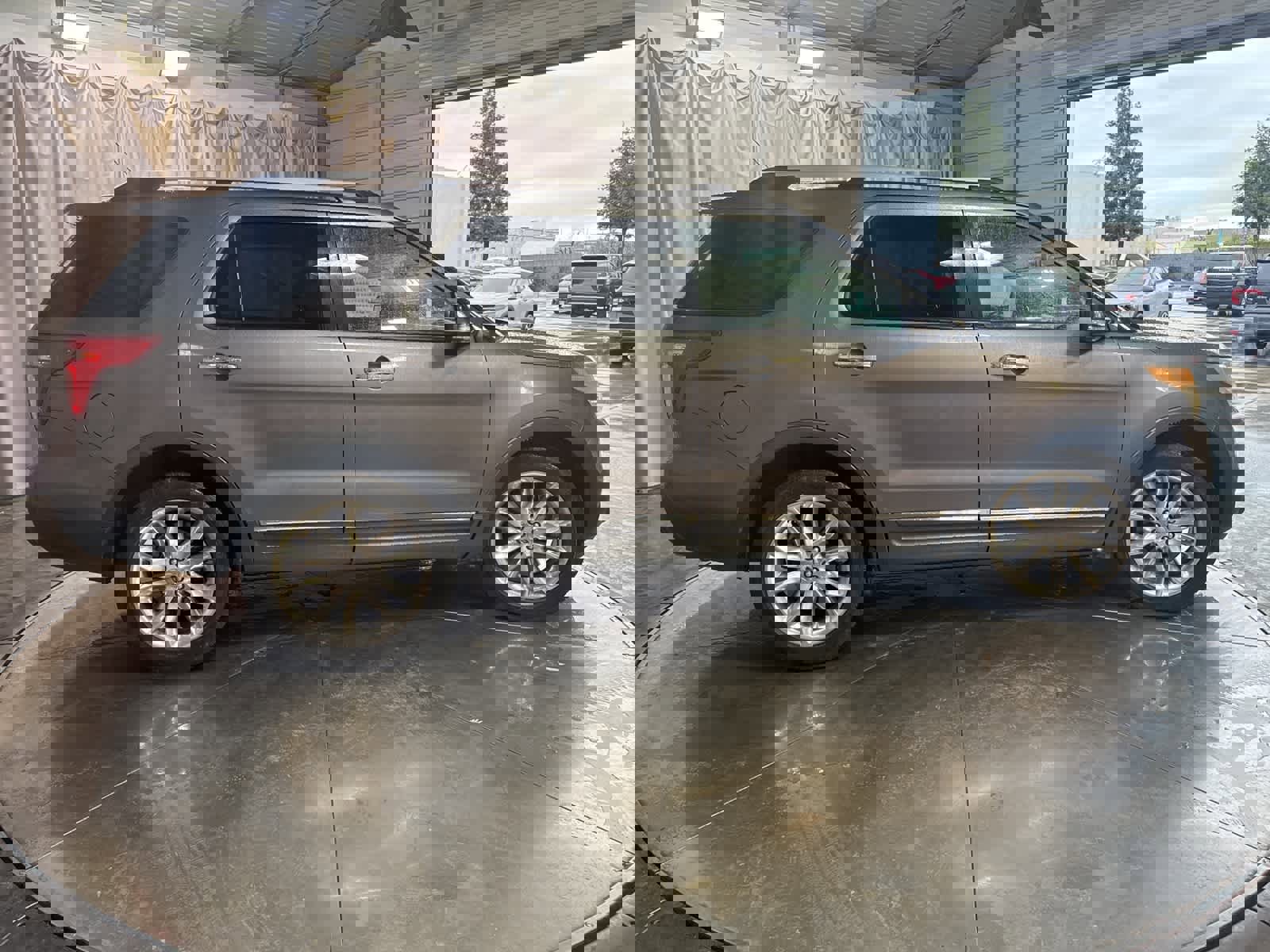 Used 2013 Ford Explorer XLT image 4