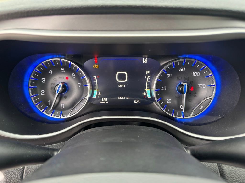 Used 2022 Chrysler Pacifica Touring-L image 28