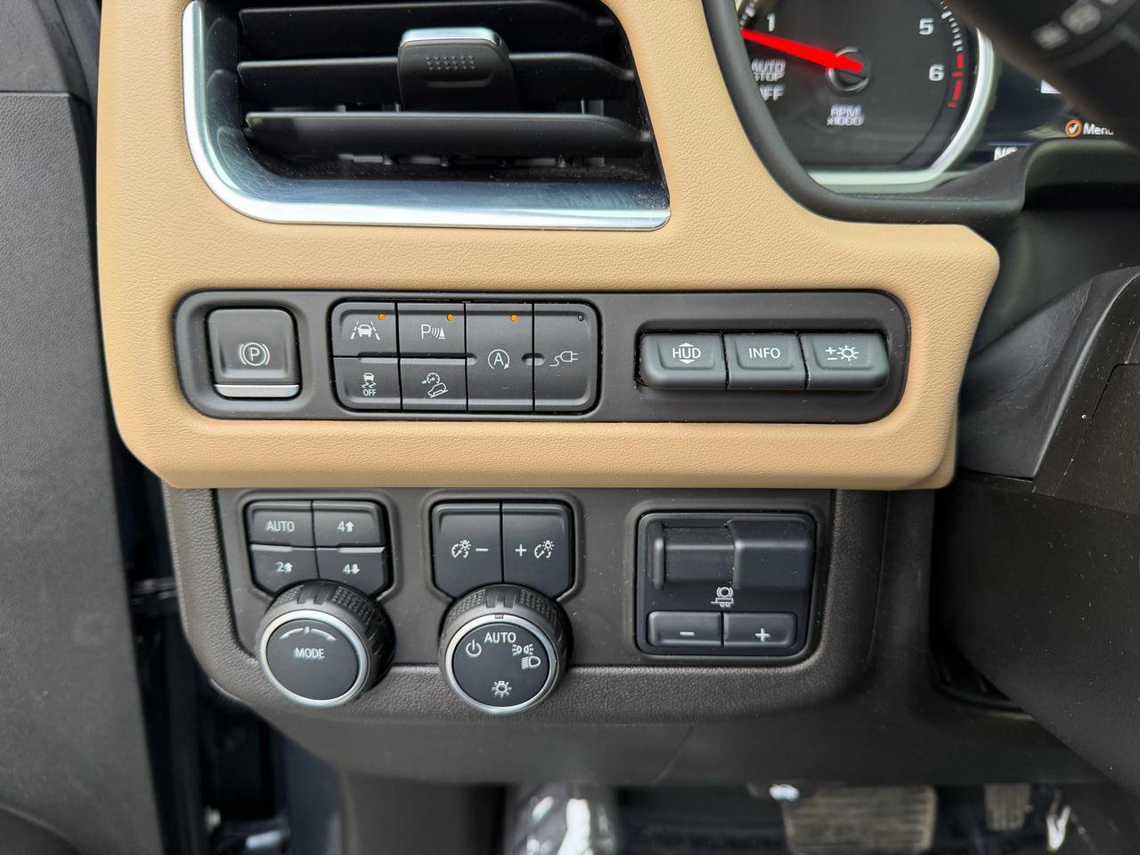 Used 2021 Chevrolet Tahoe Premier w/ Premium Package image 29